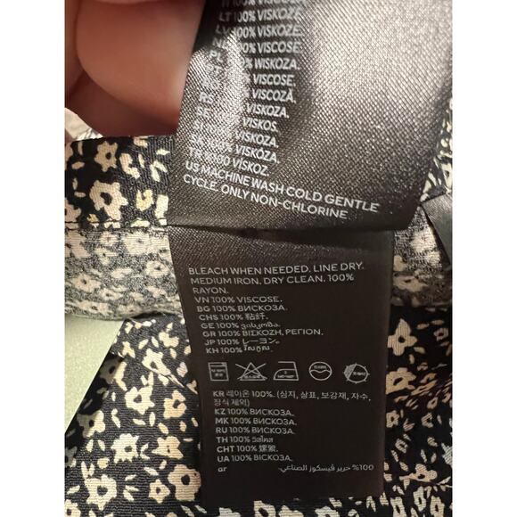 NWT H&M Women's Ditsy Floral Print Crepe Midi Skirt High Slit Black/White Size 2 - Picture 11 of 11